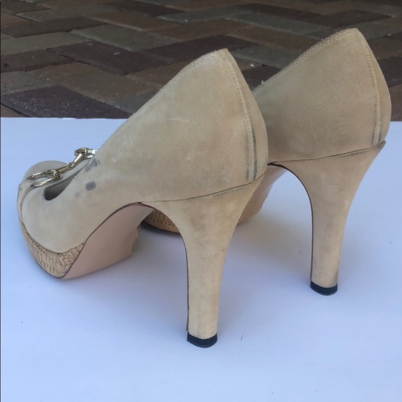 Gucci 1955 gold horsebit beige suede peep toe platform pumps heels - Picture 4 of 8